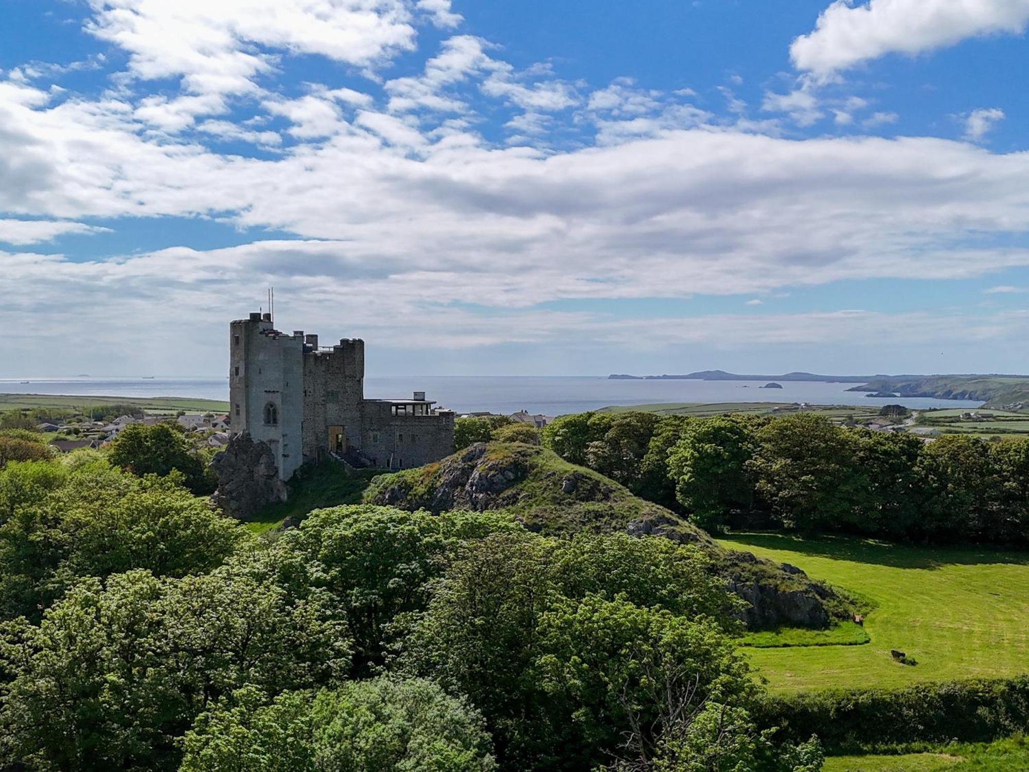 Roch Castle Hotel Exterior photo