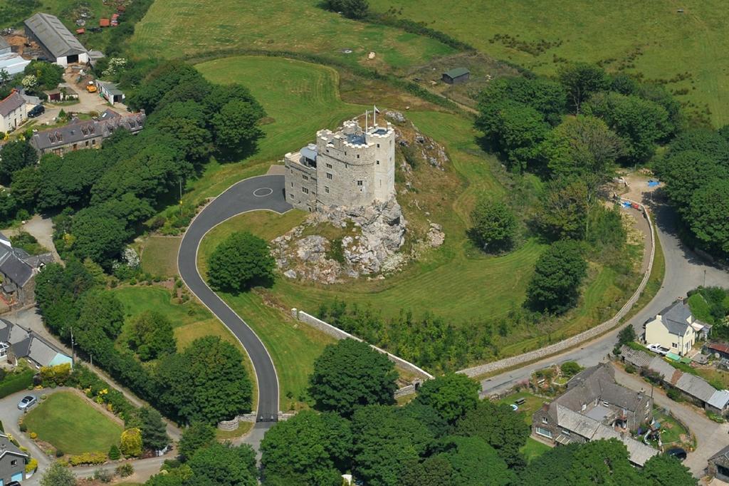Roch Castle Hotel Exterior photo
