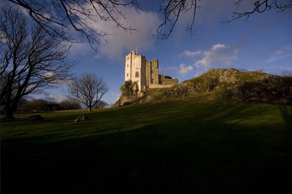 Roch Castle Hotel Exterior photo