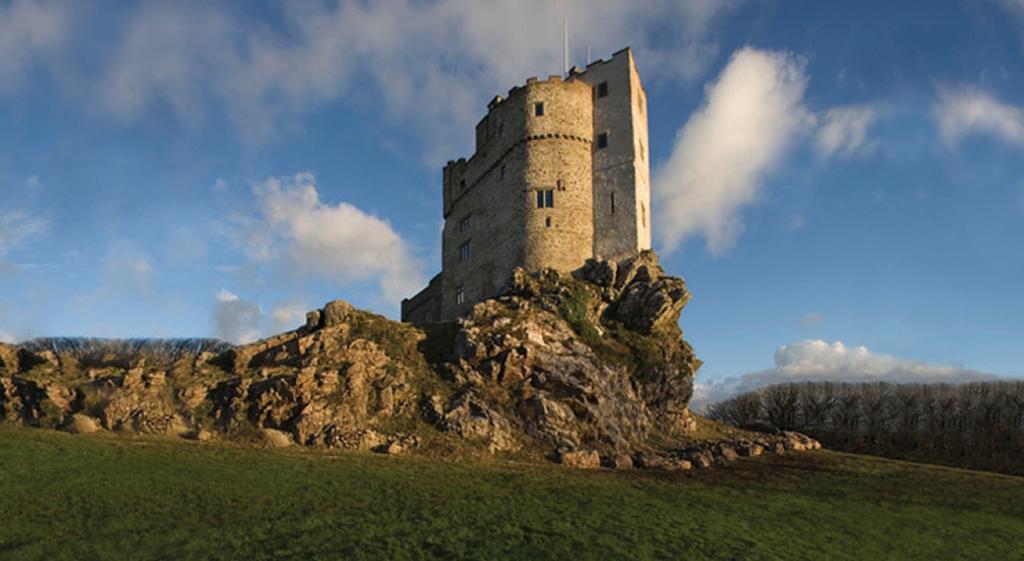 Roch Castle Hotel Exterior photo