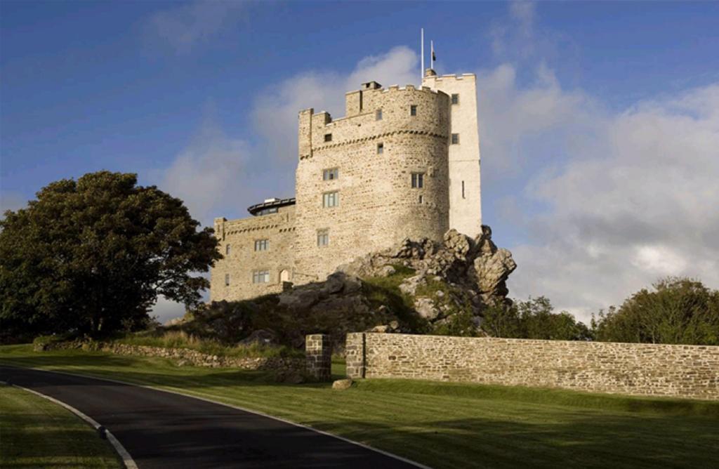 Roch Castle Hotel Exterior photo